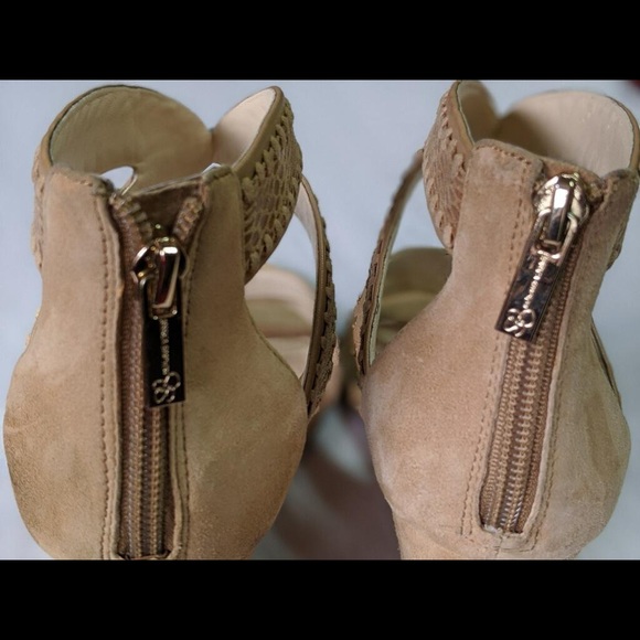 JESSICA SIMPSON TAN SUEDE WEDGES - Picture 2 of 11